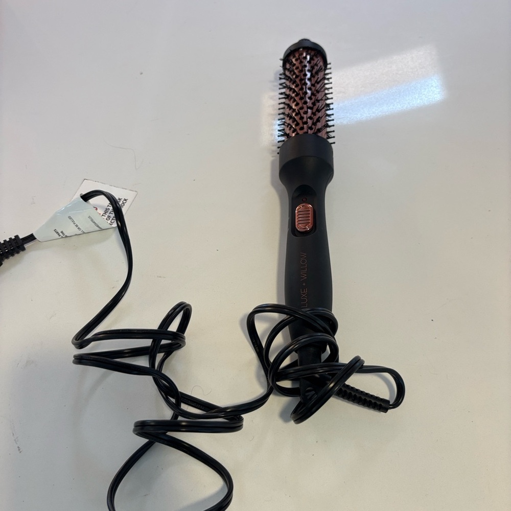 Luxe + Willow volumizing thermal heating brush